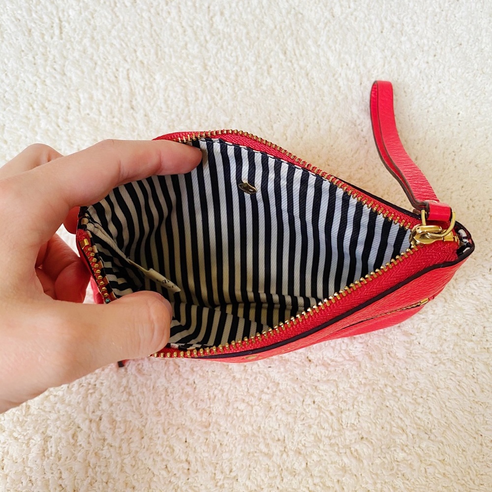 KATE SPADE- Cobble Hill Bee Wristlet - Picture 4 of 4